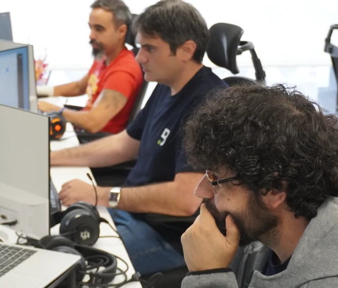 Equipo de Software en las oficinas de Bewor